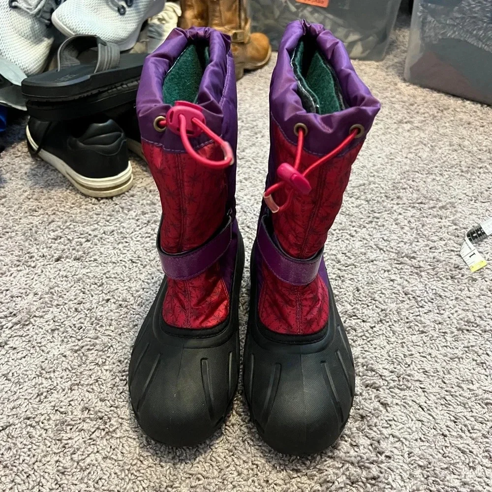 Sorel x Disney Frozen youth snow boots size 6